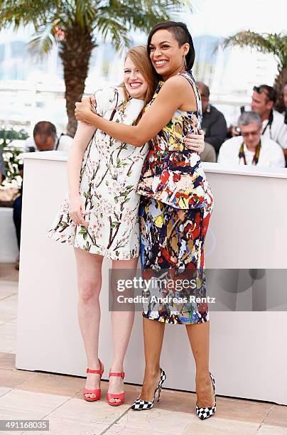 Actresses Mireille Enos and Rosario Dawson attend the "Captives" photocall during the 67th Annual Cannes Film Festival on May 16, 2014 in Cannes,...