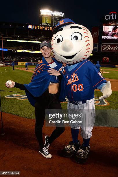 Before throwing out the first ceremonial pitch Erin Heatherton poses with Mr. Met at Citi Field on October 3, 2015 in New York City.