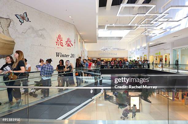 674 Westfield Santa Anita Photos & High Res Pictures - Getty Images