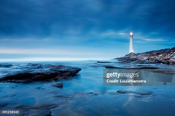 青い夜の灯台の風景 - lighthouse ストックフォトと画像