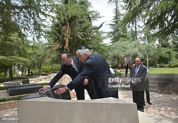 Defense Secretary Chuck Hagel and Israeli Defense Minister Moshe Ya'alon lay a wreath at the tomb of assassinated Israeli prime minister Yitzhak...