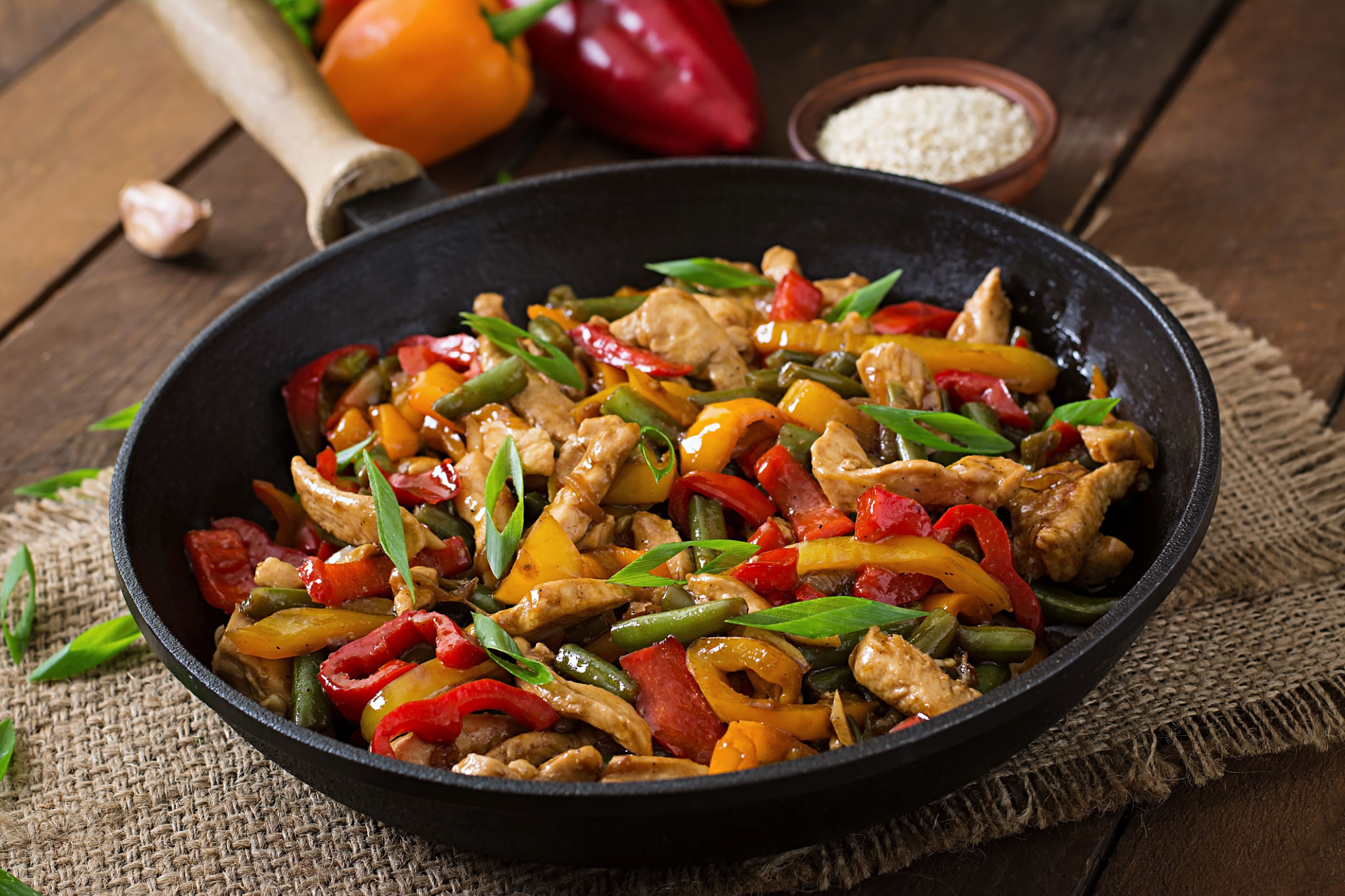Stir fry chicken, sweet peppers and green beans. ham and vegetable stir fry Stir fry chicken, sweet peppers and green beans. ham and vegetable stir fry