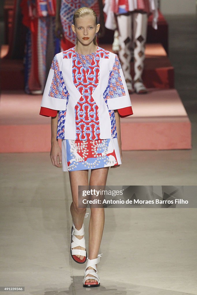 Kenzo : Runway - Paris Fashion Week Womenswear Spring/Summer 2016