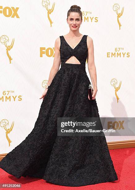 Actress Amanda Peet arrives at the 67th Annual Primetime Emmy Awards at Microsoft Theater on September 20, 2015 in Los Angeles, California.