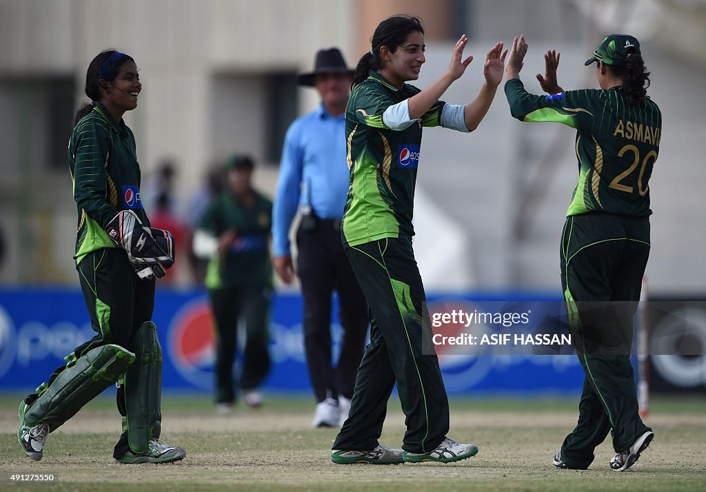 Pakistanibj Pakistani cricketer Aliya Riaz celebrates with her teammates after ...