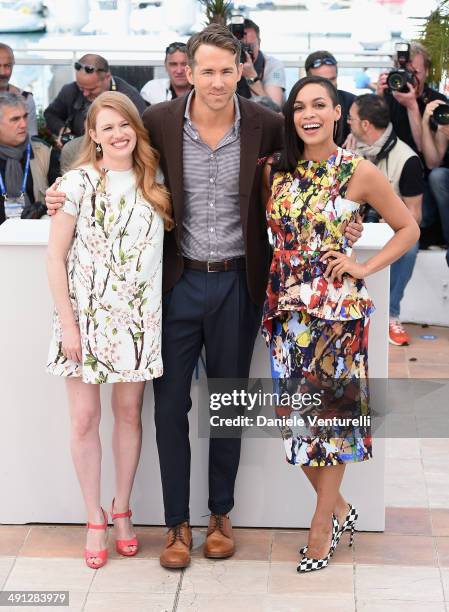 Actress Mireille Enos, actor Ryan Reynolds and Rosario Dawson attend "Captives" photocall at the 67th Annual Cannes Film Festival on May 16, 2014 in...