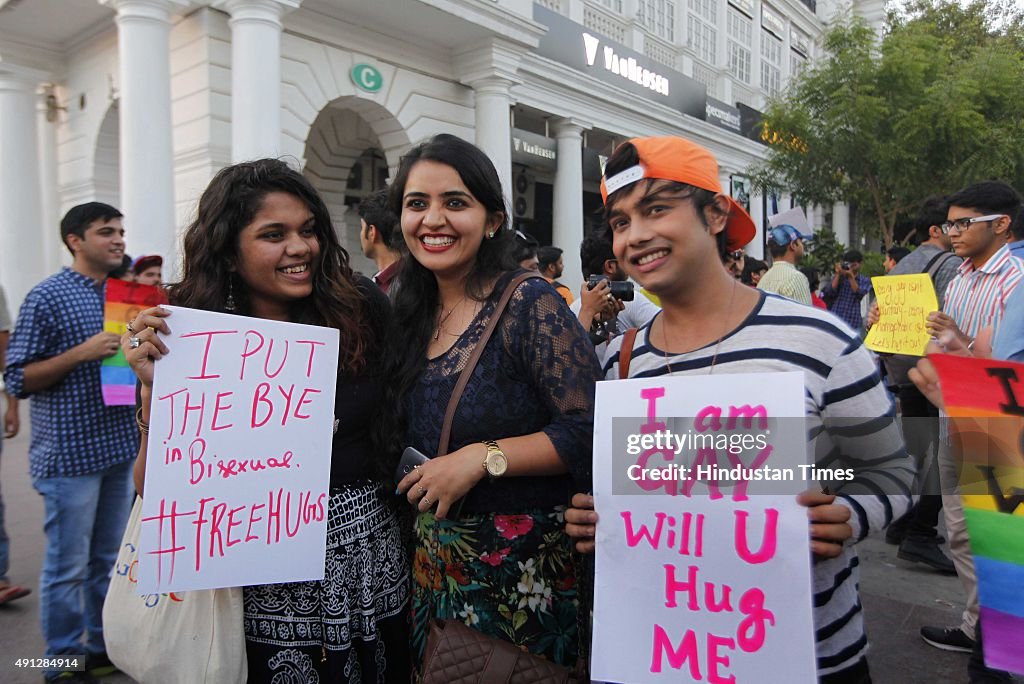 Harmless Hugs Organizes LGBT Community Flash Mob