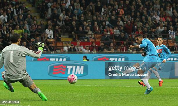 Marques Loureiro Allan of SSC Napoli scores the opening goal during the Serie A match between AC Milan and SSC Napoli at Stadio Giuseppe Meazza on...