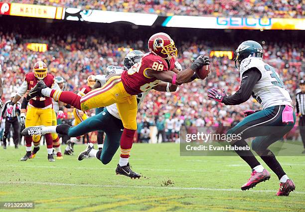 Pierre Garcon of the Washington Redskins catches the game winning touchdown in the fourth quarter against the Philadelphia Eagles at FedExField on...