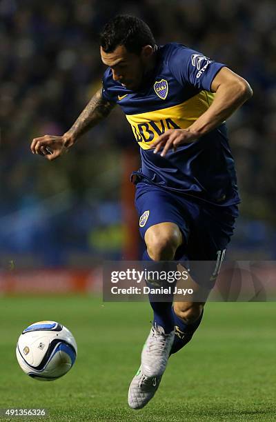 Carlos Tevez, of Boca Juniors, controls the ball during a match between Boca Juniors and Crucero del Norte as part of 27th round of Torneo Primera...