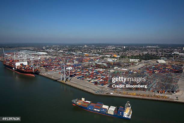 Apl Raffles Container Handling Photos and Premium High Res Pictures - Getty Images