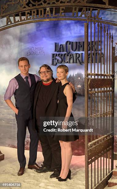 Tom Hiddleston, director Guillermo del Toro and Mia Wasikowska pose during a photocall for their latest film 'La Cumbre Escarlata' on October 5, 2015...