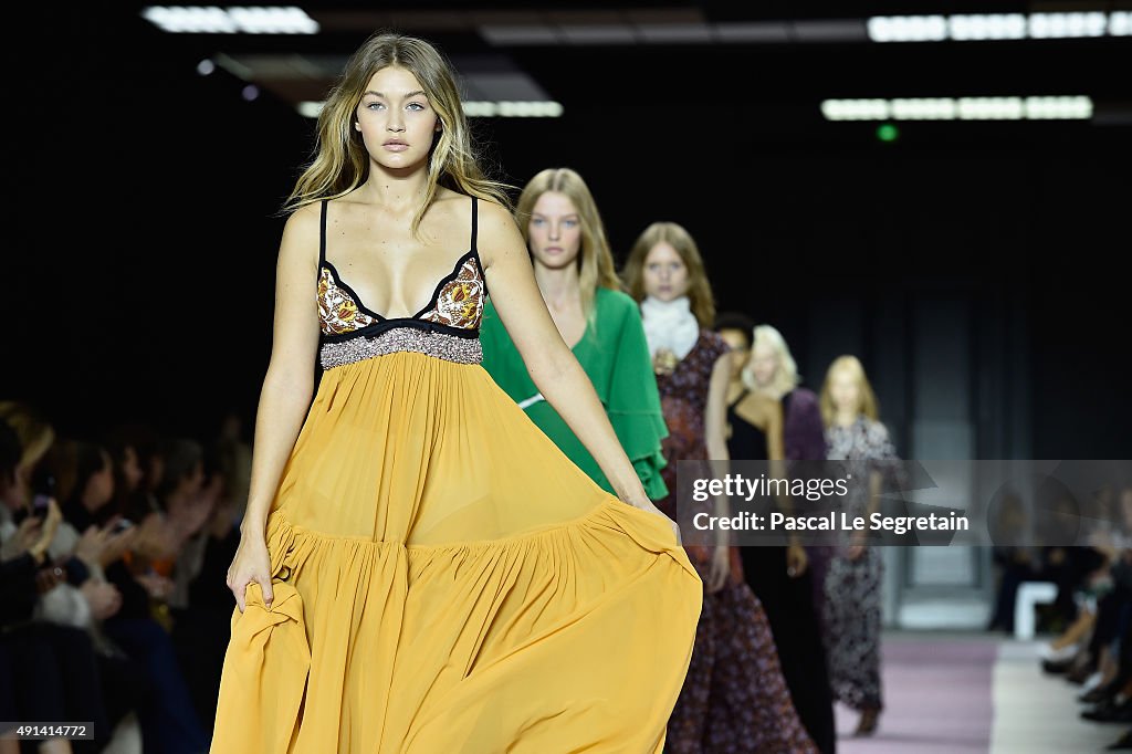 Giambattista Valli : Runway - Paris Fashion Week Womenswear Spring/Summer 2016