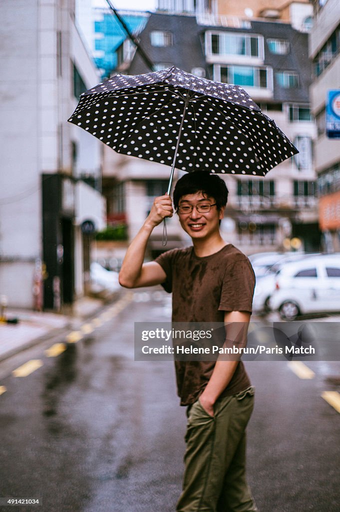 South Korean Artists, Paris Match Issue 3463, October 7, 2015