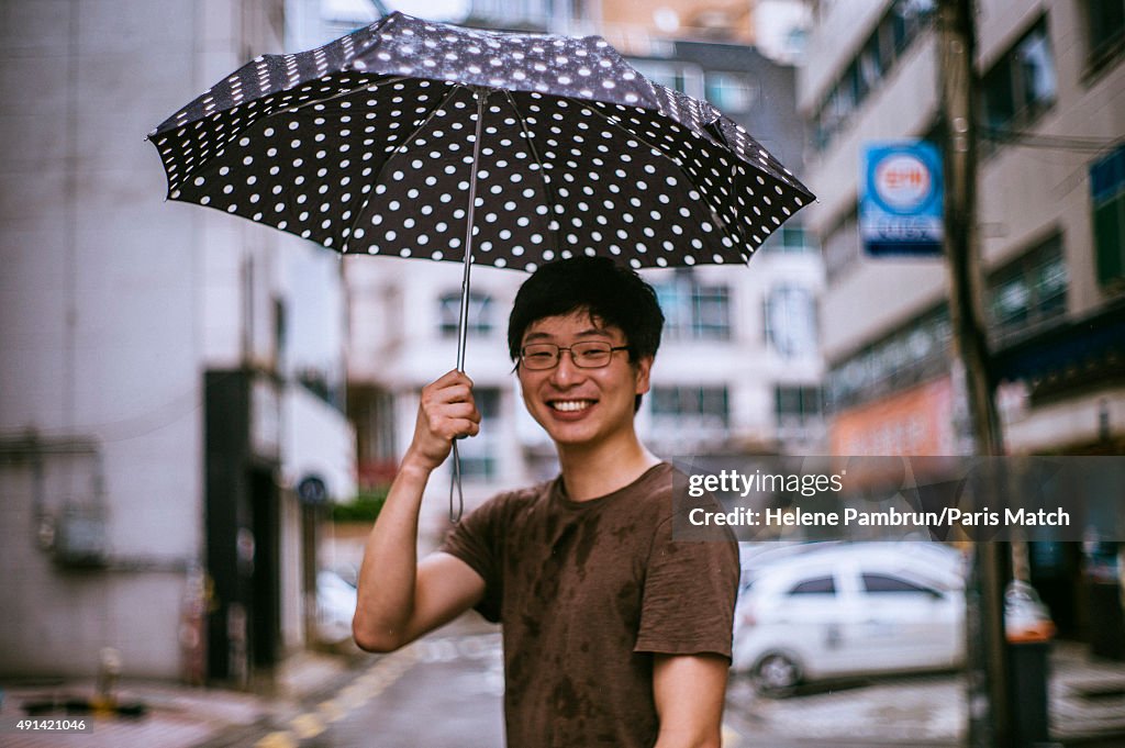 South Korean Artists, Paris Match Issue 3463, October 7, 2015