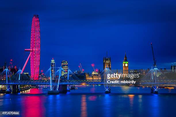 london cityscape along river thames with big ben at dusk - millennium wheel stockfoto's en -beelden