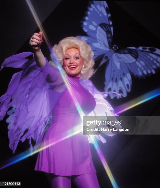 Country singer Dolly Parton poses for a portrait session in 1978 in Los Angeles, California.