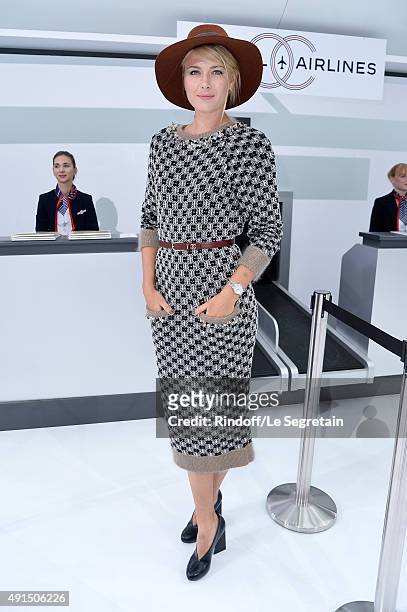 Tennis player Maria Sharapova attends the Chanel show as part of the Paris Fashion Week Womenswear Spring/Summer 2016 on October 6, 2015 in Paris,...