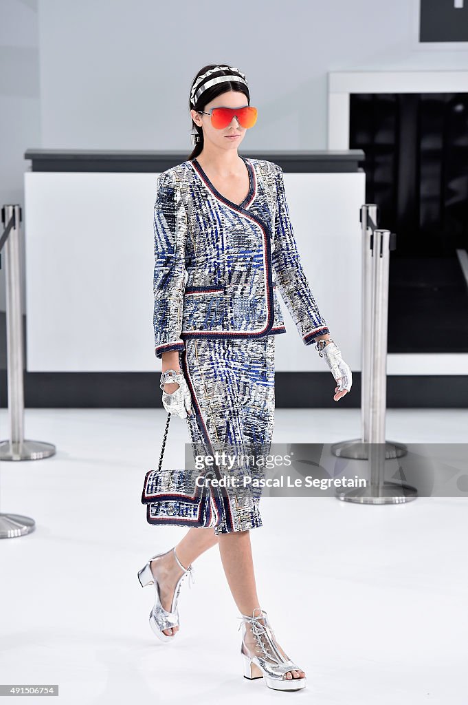 Chanel : Runway - Paris Fashion Week Womenswear Spring/Summer 2016
