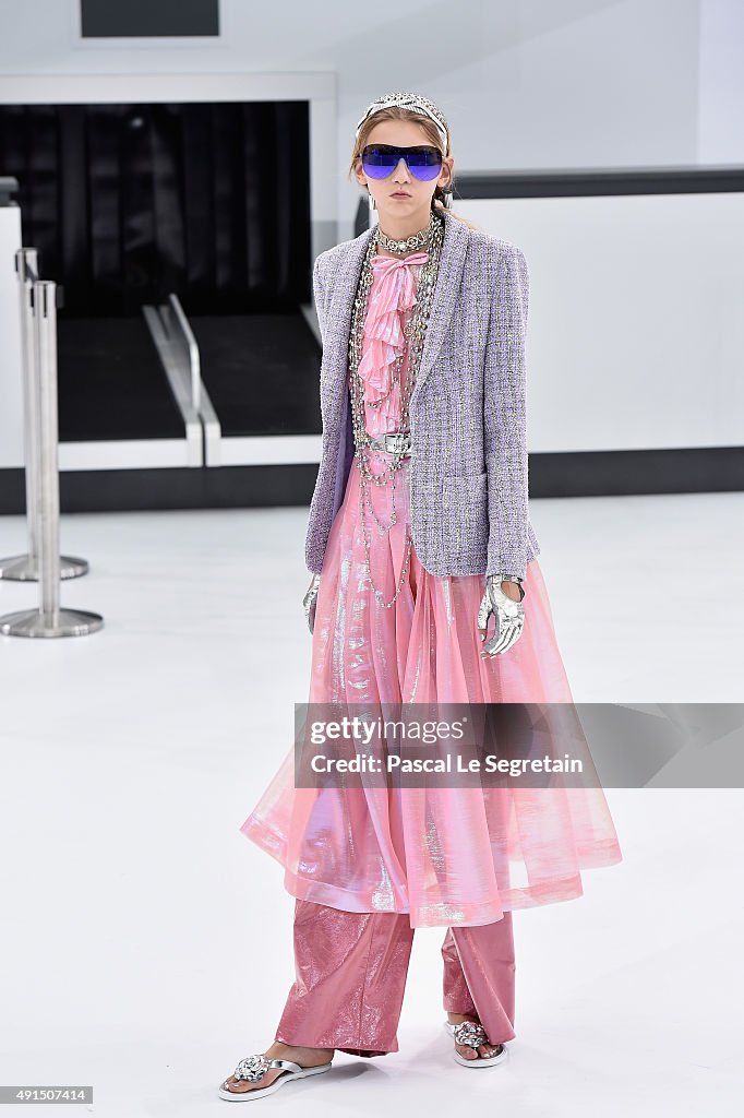 Chanel : Runway - Paris Fashion Week Womenswear Spring/Summer 2016