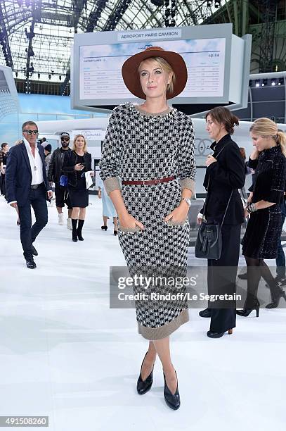 Tennis player Maria Sharapova attends the Chanel show as part of the Paris Fashion Week Womenswear Spring/Summer 2016 on October 6, 2015 in Paris,...