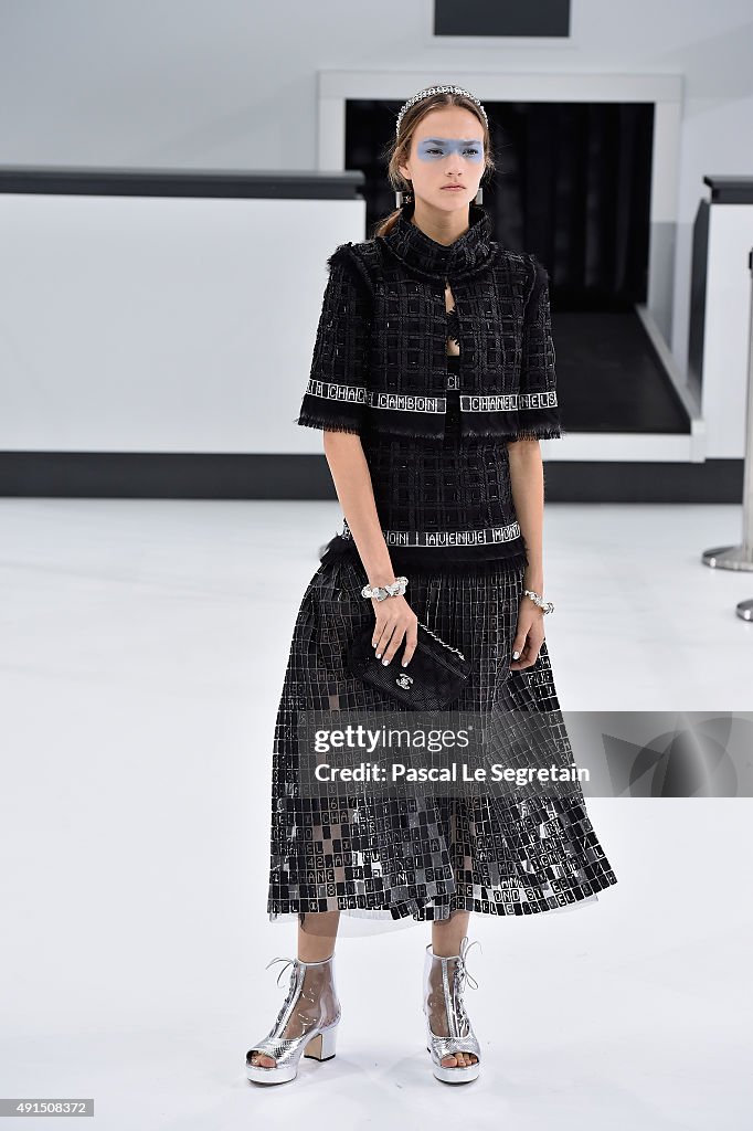 Chanel : Runway - Paris Fashion Week Womenswear Spring/Summer 2016