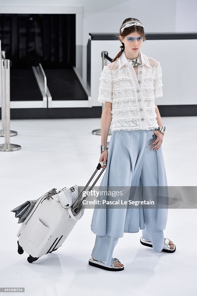 Chanel : Runway - Paris Fashion Week Womenswear Spring/Summer 2016