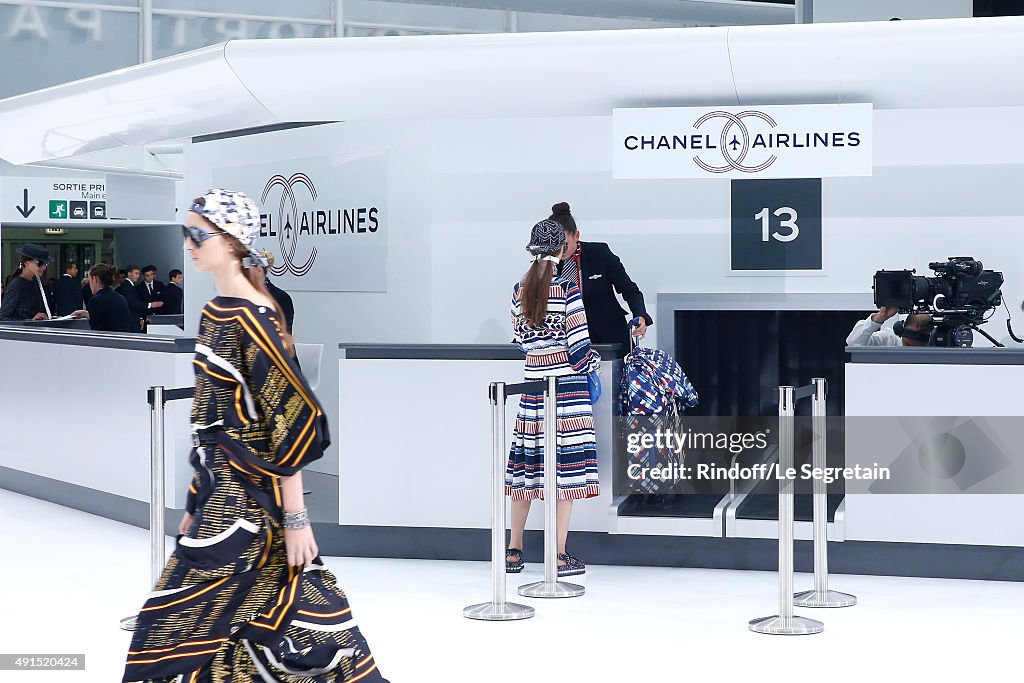 Chanel : Front Row - Paris Fashion Week Womenswear Spring/Summer 2016