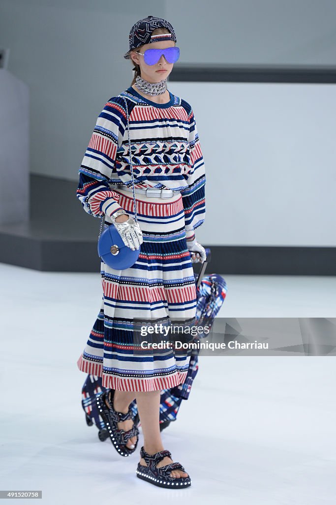 Chanel : Runway - Paris Fashion Week Womenswear Spring/Summer 2016