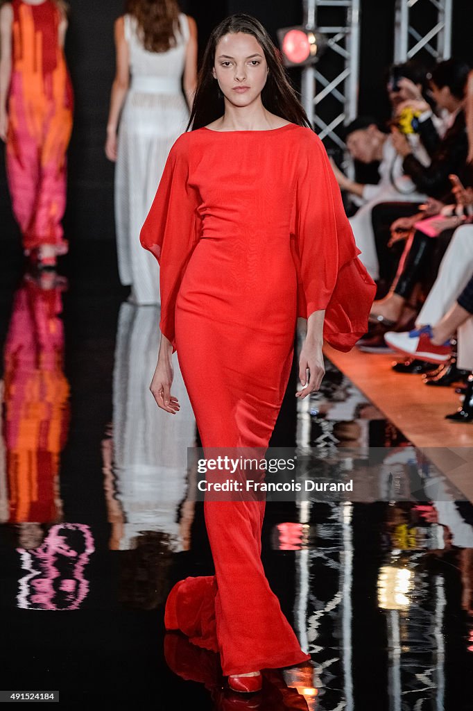 Valentin Yudashkin : Runway - Paris Fashion Week Womenswear Spring/Summer 2016