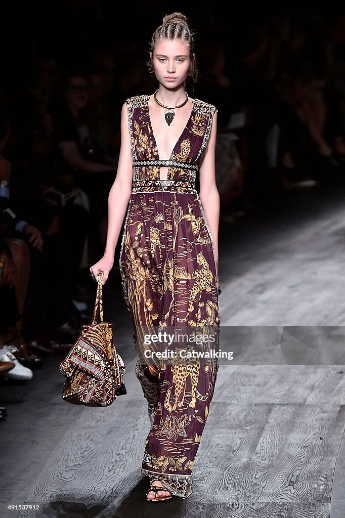 Valentino - Runway RTW - Spring 2016 - Paris Fashion Week