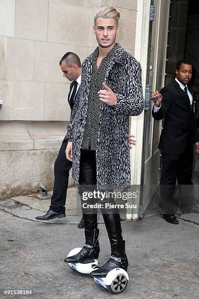 Baptiste Giabiconi arrives at the Chanel show as part of the Paris Fashion Week Womenswear Spring/Summer 2016 on October 6, 2015 in Paris, France.