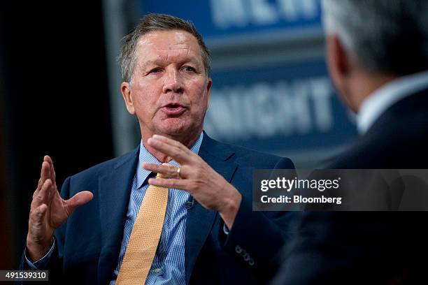 John Kasich, governor of Ohio and 2016 Republican presidential candidate, speaks to Javier Palomarez, president and chief executive officer of the...