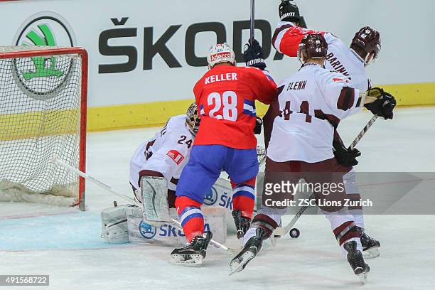 Ryan Keller of ZSC Lions is fighting against the Sparta Prague defense with Tomas Poepperle , Ryan Glenn and Michal Barinka in the second period...