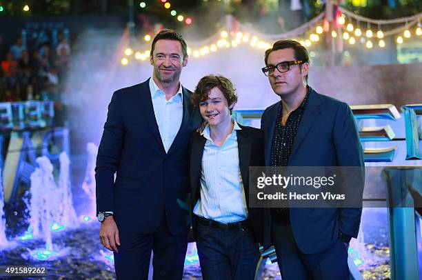 Hugh Jackman, Levi Miller and Joe Wright pose for pictures during a red carpet to present the movie ' Peter Pan' at Toreo Parque Central on October...