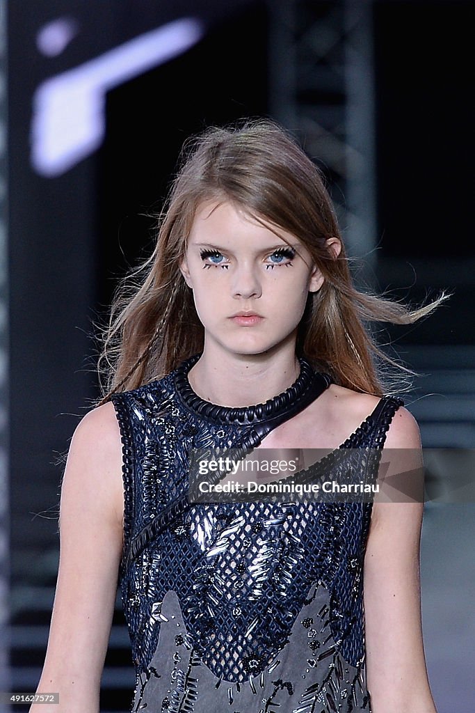 Louis Vuitton : Runway - Paris Fashion Week Womenswear Spring/Summer 2016