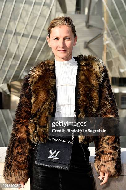 Elizabeth von Guttman attends the Louis Vuitton show as part of the Paris Fashion Week Womenswear Spring/Summer 2016 on October 7, 2015 in Paris,...