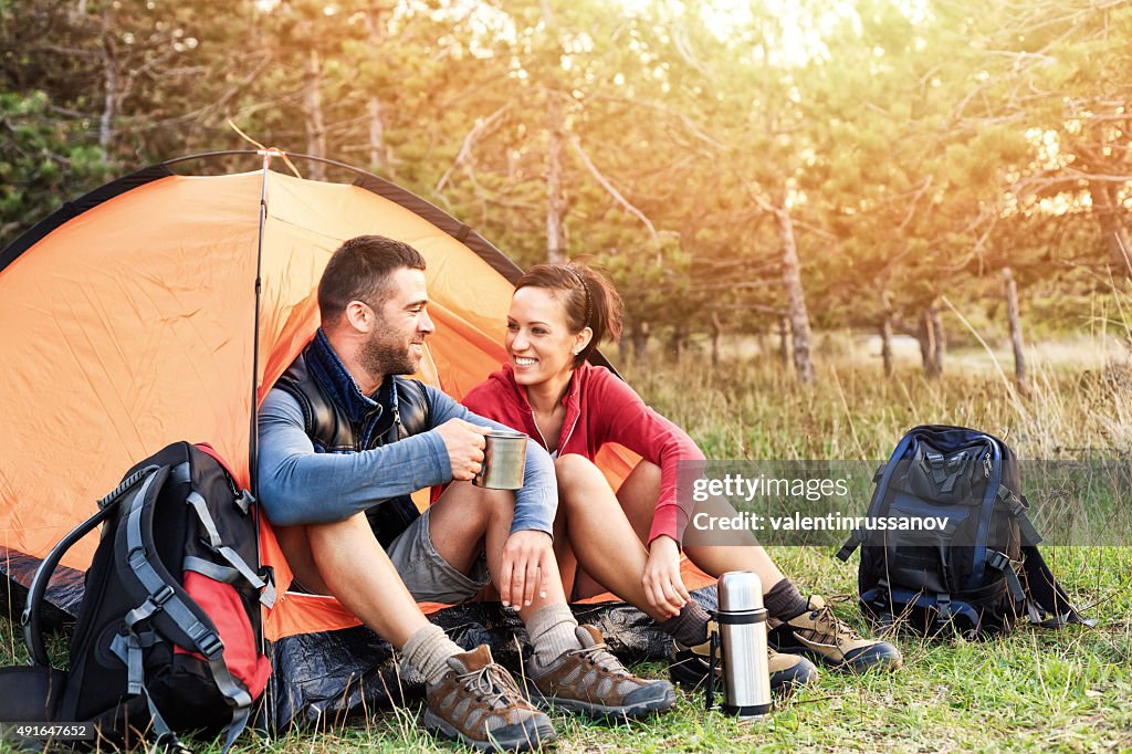 Paar auf camping