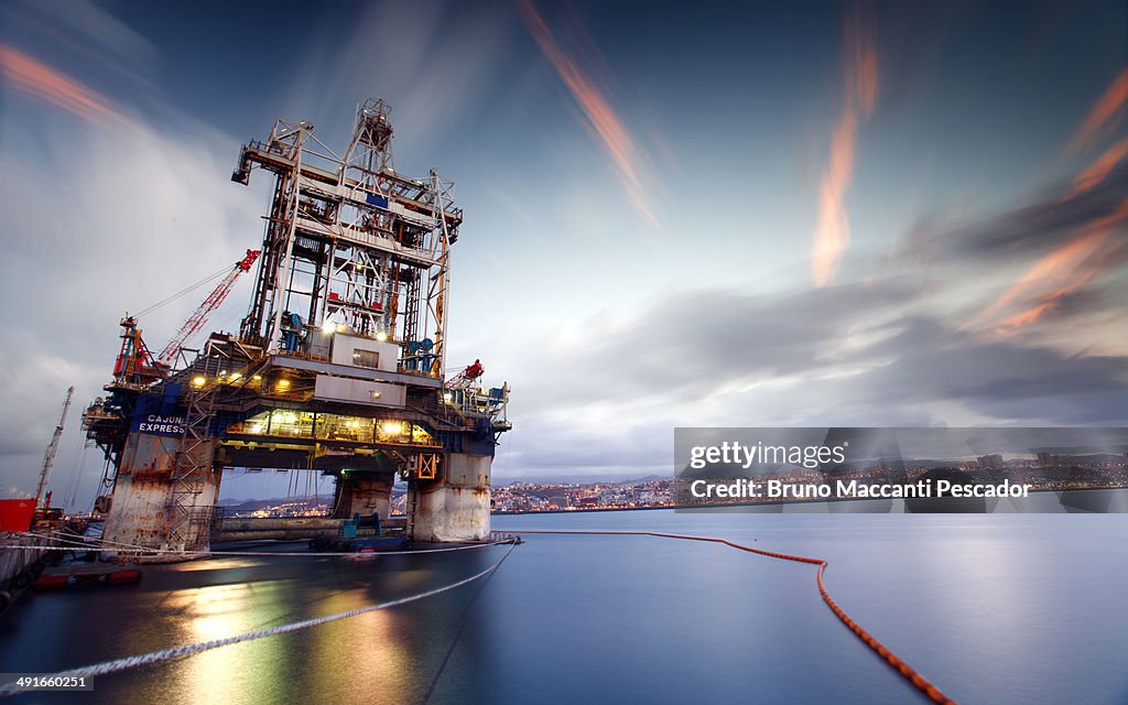 Kaijun Express Rig Cajun Express Oil Rig High-Res Stock Photo - Getty Images