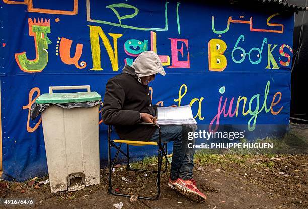 Picture taken in Calais on October 7, 2015 shows a makeshift library at a site dubbed the "New Jungle", where some 3,000 people have set up camp --...
