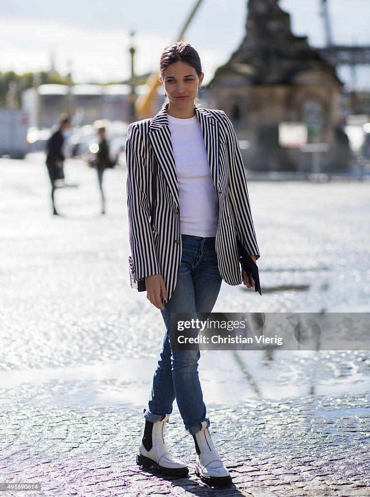 Street Style - Paris Fashion Week - Womenswear Spring/Summer 2016 : Day Eight