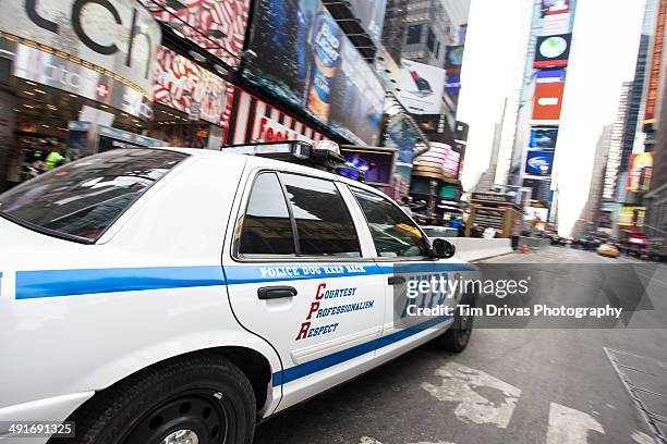 nypd in times square - new york city police department stock-fotos und bilder