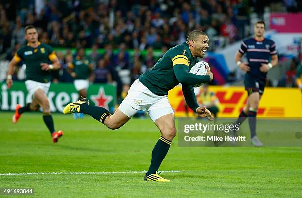 Bryan Habana of South Africa runs through to score his second try and South Africa's sixth during the 2015 Rugby World Cup Pool B match between South...