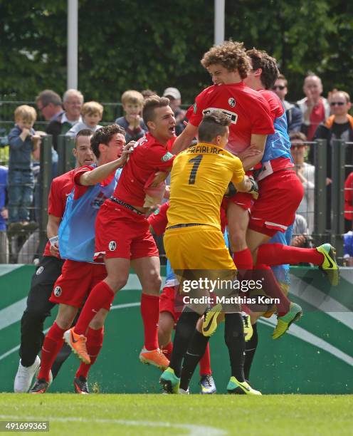 The players of Freiburg show their delight after winning the DFB Juniors Cup final match between SC Freiburg and FC Schalke 04 at Stadion am...