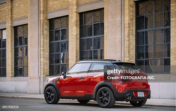 Rear Suv Window Photos and Premium High Res Pictures - Getty Images