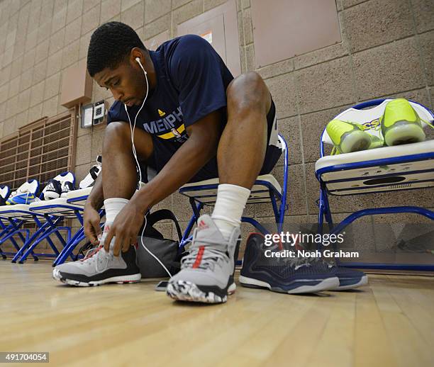 Jordan Adams of the Memphis Grizzlies gets ready before training camp at University of California, Santa Barbara on October 02, 2015 in Santa...