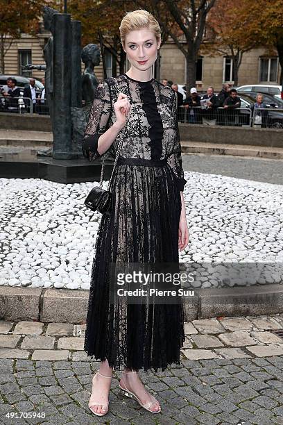 Elizabeth Debicki arrives at the Miu Miu show as part of the Paris Fashion Week Womenswear Spring/Summer 2016 on October 7, 2015 in Paris, France.