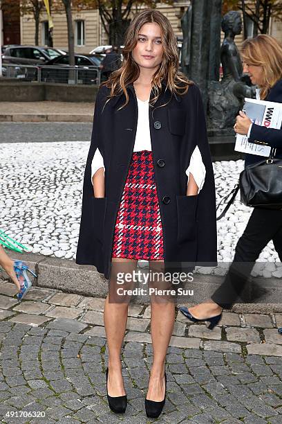 Louise Grinberg arrives at the Miu Miu show as part of the Paris Fashion Week Womenswear Spring/Summer 2016 on October 7, 2015 in Paris, France.