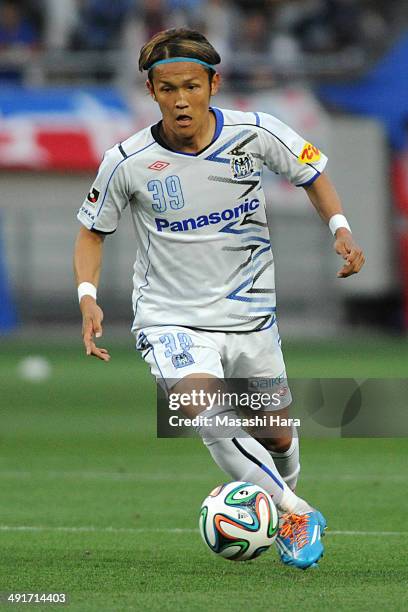 Takashi Usami of Gamba Osaka in action during the J.League match between F.C. Tokyo and Gamba Osaka at Ajinomoto Stadium on May 17, 2014 in Tokyo,...