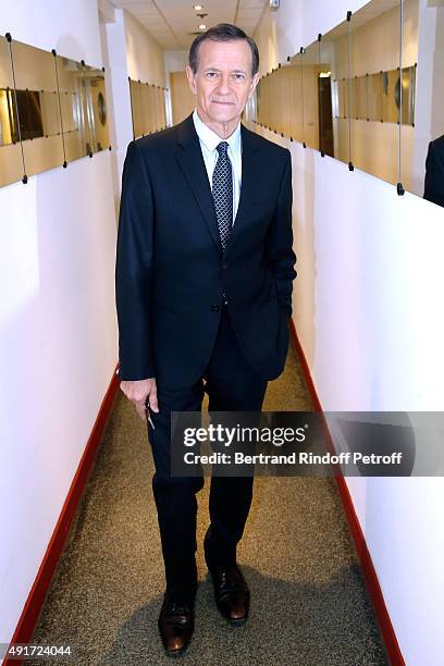 Actor Francis Huster presents the Theater Play 'Avanti !', performed at 'Theatre des Bouffes Parisiens', during the 'Vivement Dimanche' French TV...